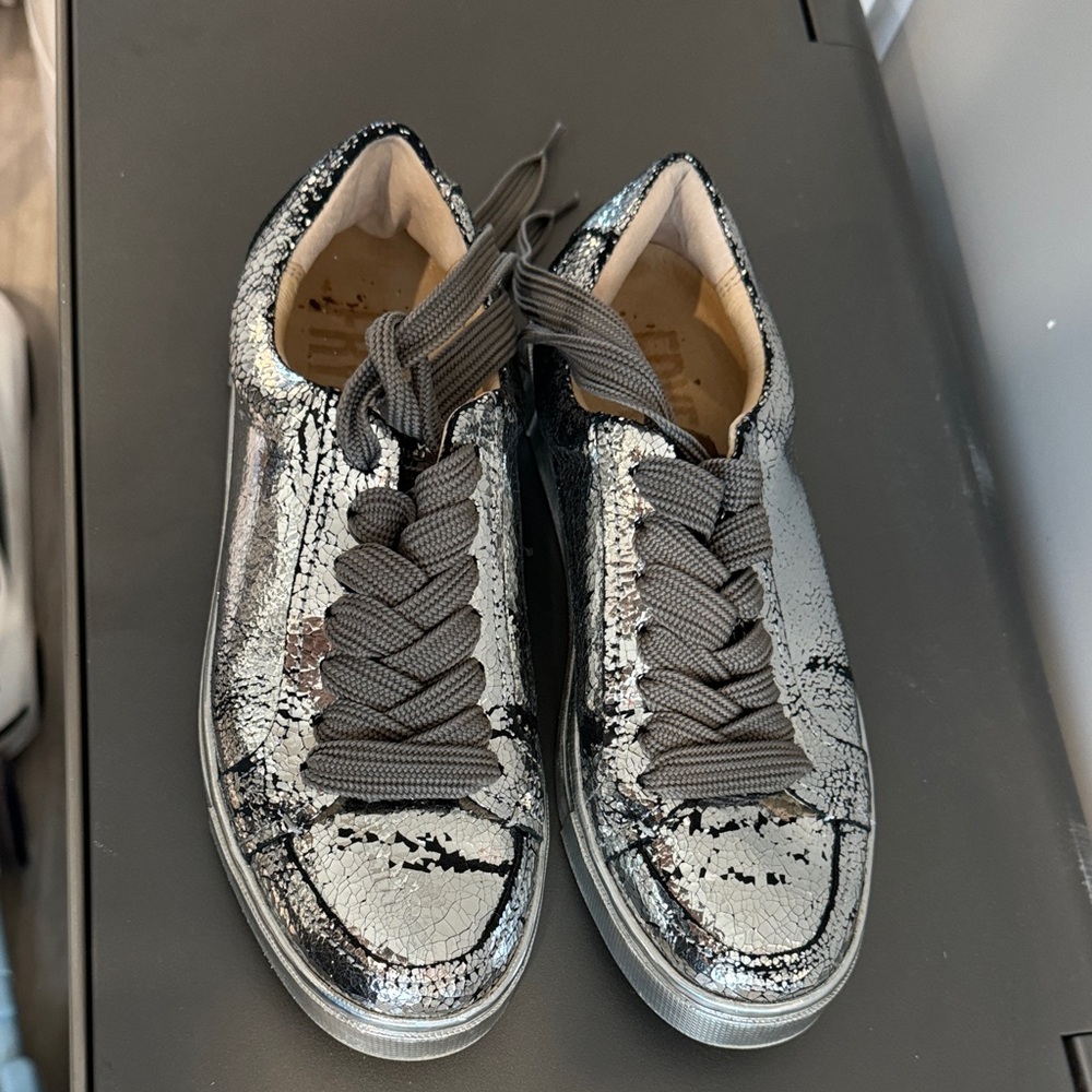FRYE SNEAKERS